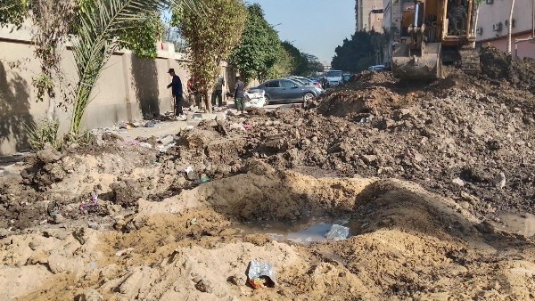 بسبب عطل بخط الصرف الصحي.. إصلاح هبوط أرضي بشارع كريستال عصفور في شبرا الخيمة