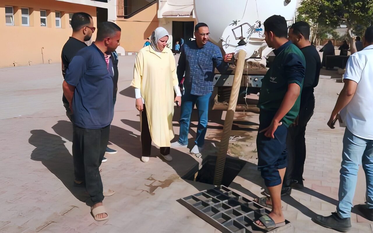 إصلاح انسداد الصرف الصحي بمدرسة سميرة موسى في ميت نما بشبرا الخيمة