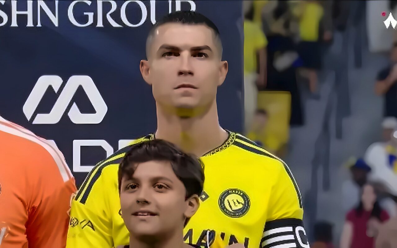 جماهير النصر تدعم كريستيانو رونالدو بـ«تيفو» خاص بعد أزمته مع منتخب البرتغال