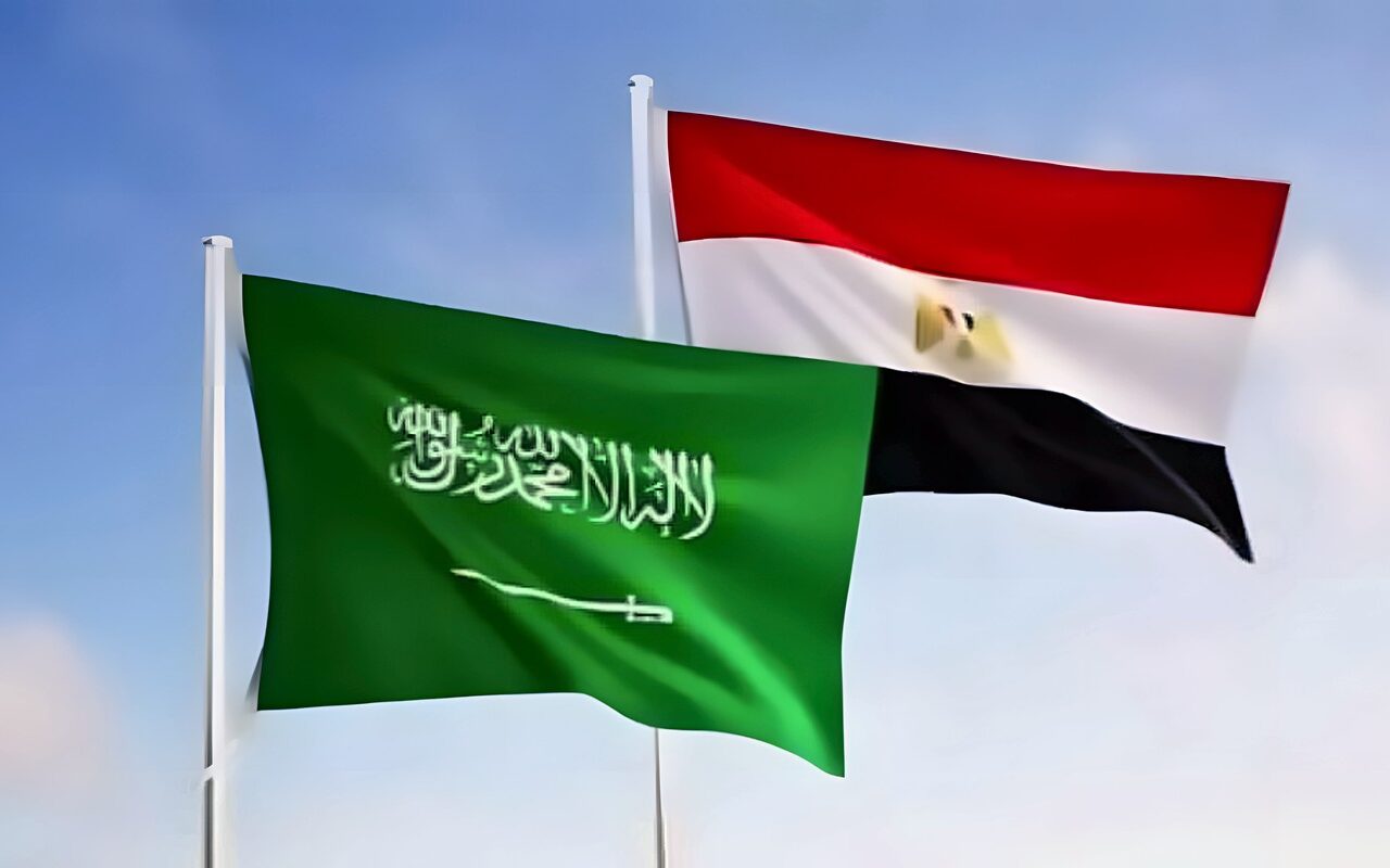 السفارة المصرية بالرياض تدعو أبناء الجالية لمراجعة شركات الطيران والتأكد من مواعيد الرحلات
