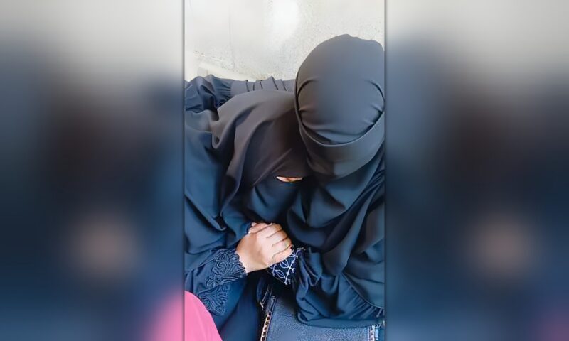 «صرخة أم مكلومة».. تفاصيل اللحظات الأخيرة في حياة الطفل «آدم» ترويها والدته بين الإغماء والانهيار
