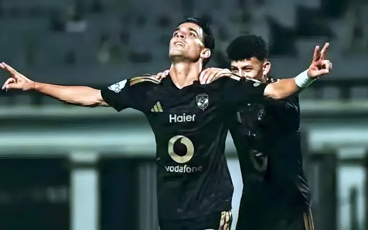 الأهلي يتمسك بتجديد عقد أشرف بن شرقي.. تفاصيل المفاوضات والراتب الجديد