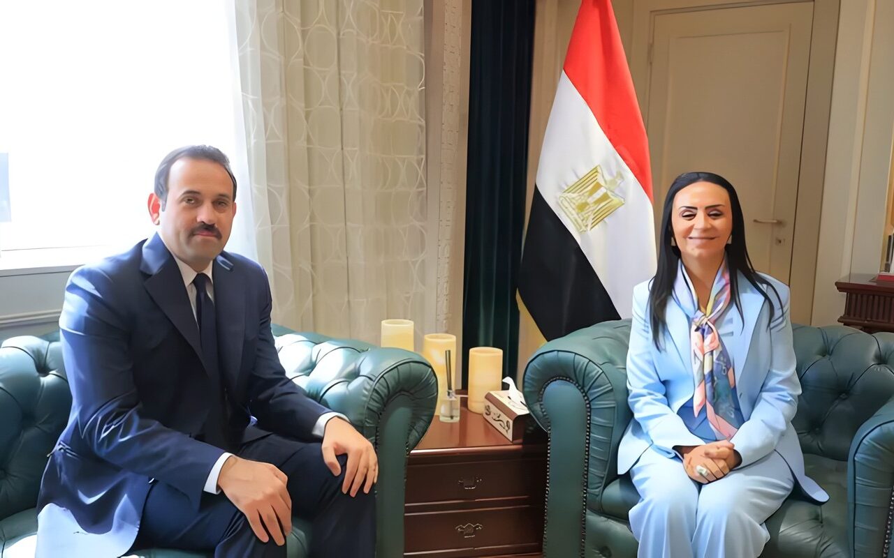 وزيرة التضامن ورئيس جهاز مستقبل مصر يبحثان توسيع التعاون في التمكين الاقتصادي ورعاية كبار السن