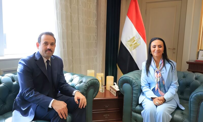 وزيرة التضامن ورئيس جهاز مستقبل مصر يبحثان توسيع التعاون في التمكين الاقتصادي ورعاية كبار السن