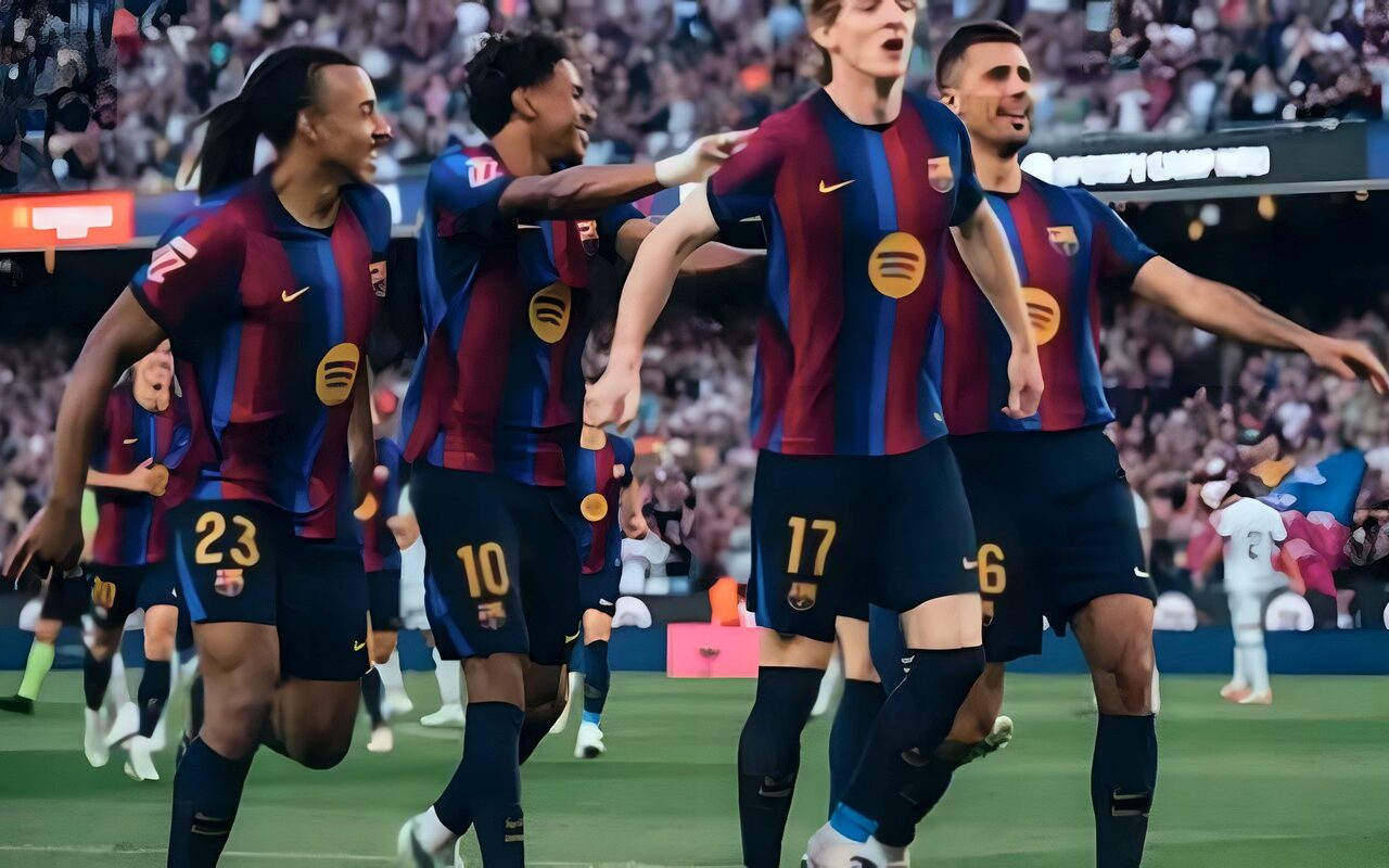 العواصف تهدد استعدادات برشلونة.. تفاصيل عودة الفريق بعد الفوز على ريال بيتيس