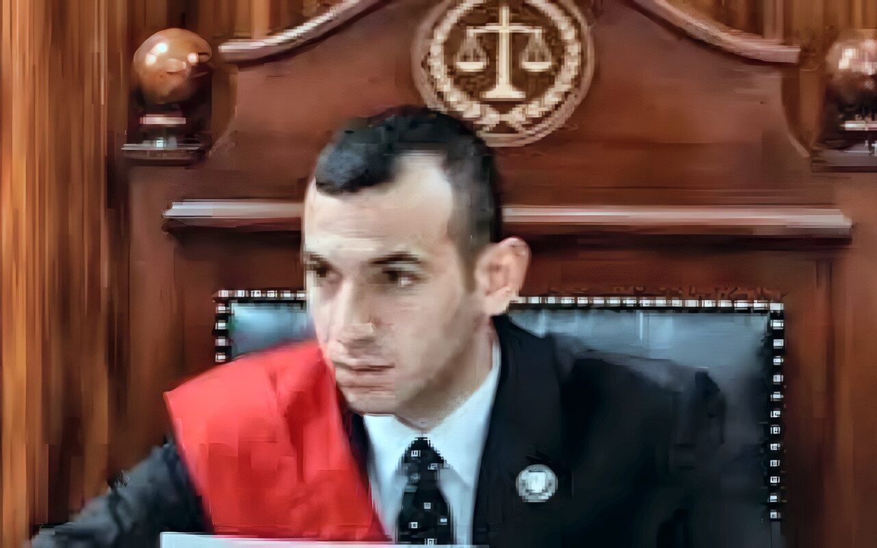 حبس القاضي المزيف 10 سنوات بتهمة انتحال الصفة والنصب على المواطنين