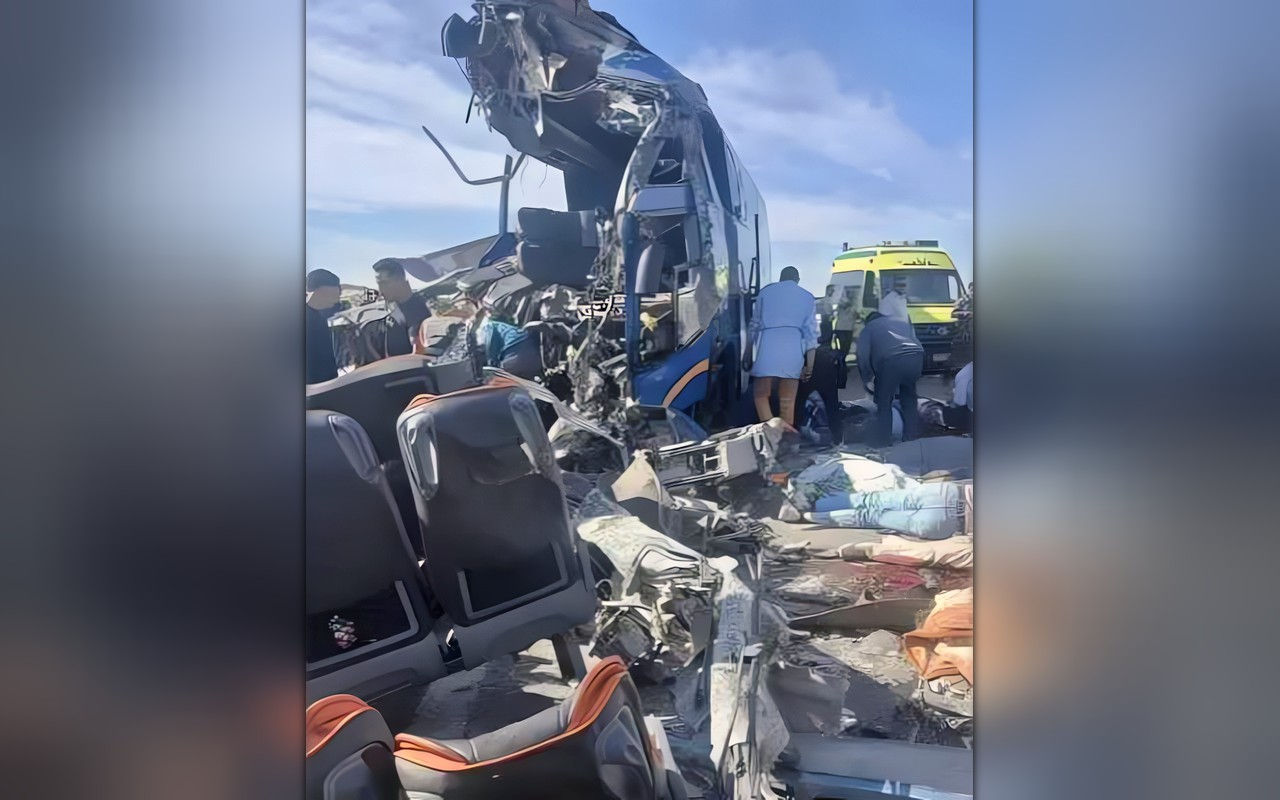 13 وفاة و33 مصابًا.. ننشر أسماء ضحايا حادث طريق أسيوط الغربي