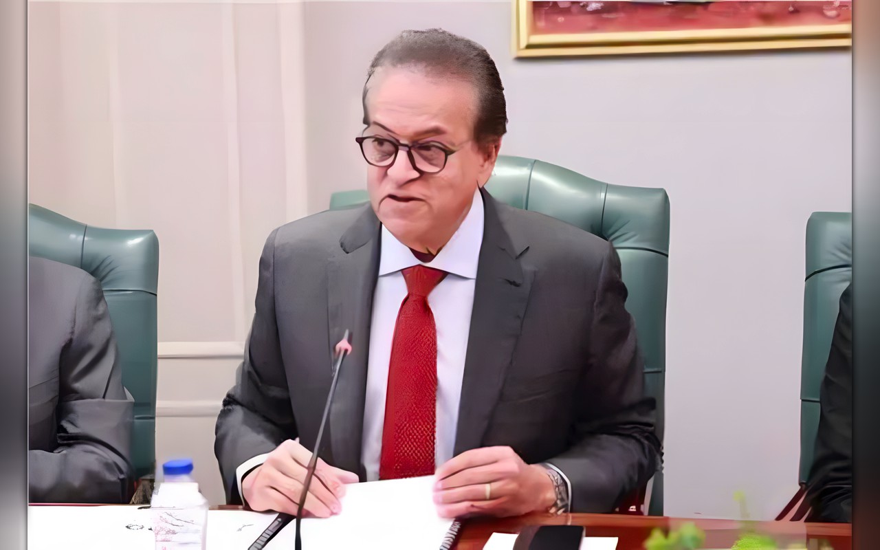 في واقعة مستشفى 6 أكتوبر ..  وزير الصحة يقرر إنهاء التعاقد مع شركة الأمن واستقبال الصحفي في مكتبه
