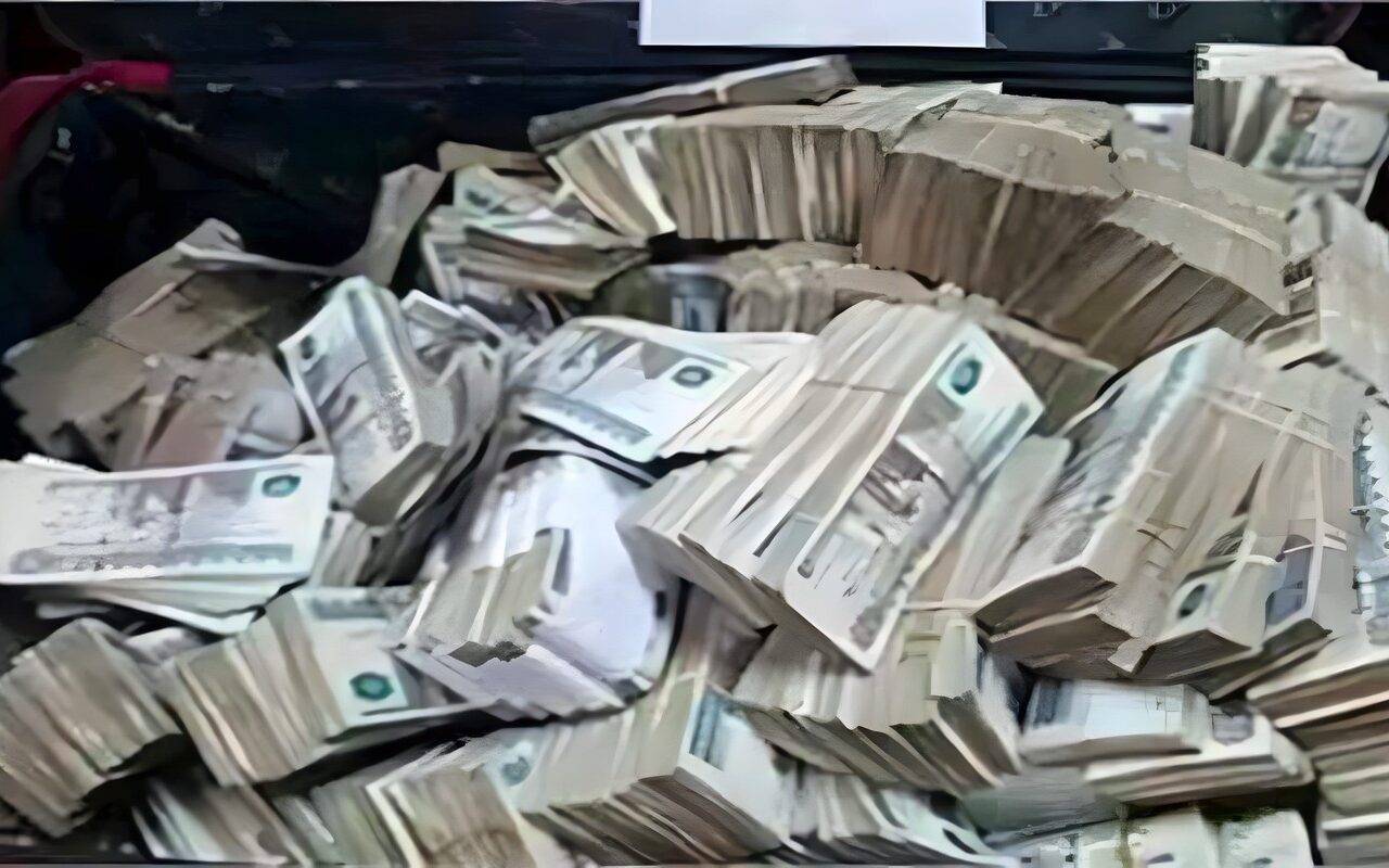 ضبط قضايا اتجار غير مشروع بالنقد الأجنبي بقيمة 7 ملايين جنيه خلال 24 ساعة