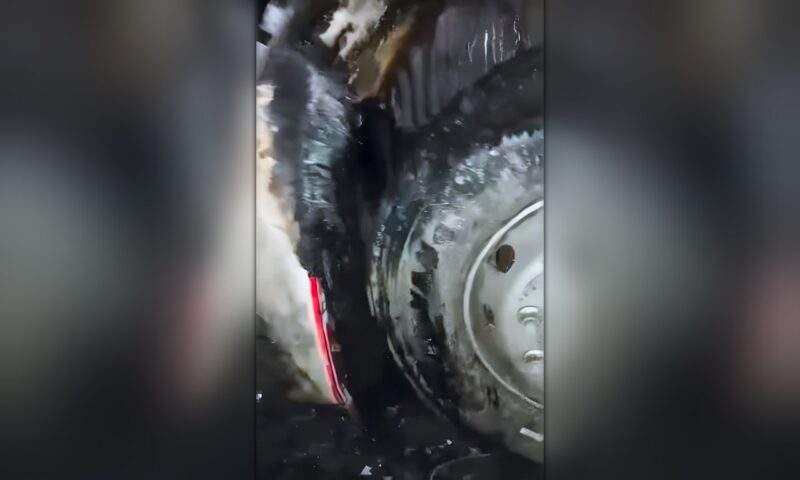 الأتوبيس بقى خردة.. نجاة 15 راكبا على الطريق الصحراوى الغربى بقنا
