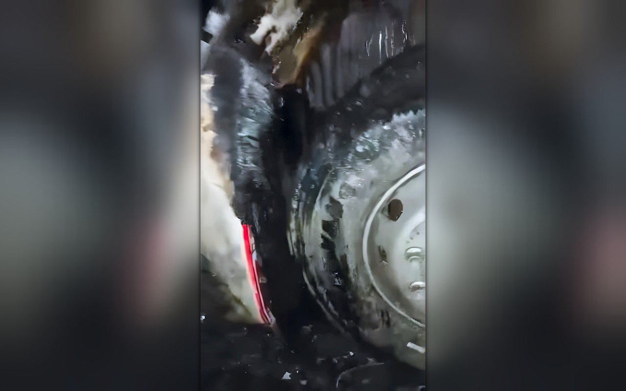 الأتوبيس بقى خردة.. نجاة 15 راكبا على الطريق الصحراوى الغربى بقنا