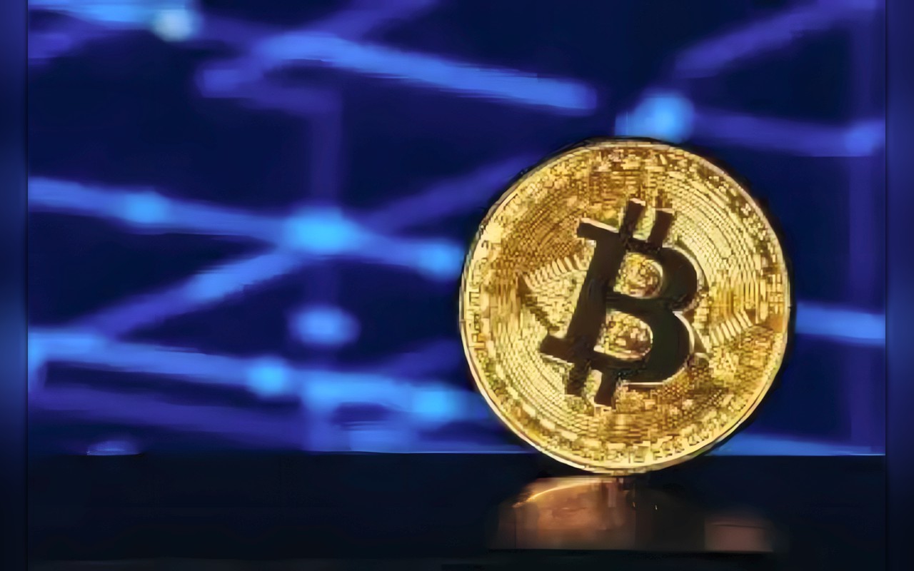 بيتكوين تهبط دون 80 ألف دولار بعد توقف «ستراتيجي» عن الشراء وترقب قرار الفيدرالي