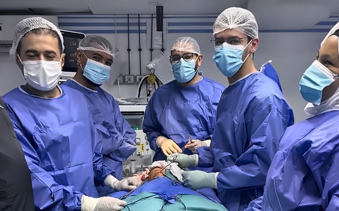 فريق جراحي ينقذ حياة طفلة عمرها 3 أشهر باستئصال ورم بالمخ بمستشفي المحلة العام