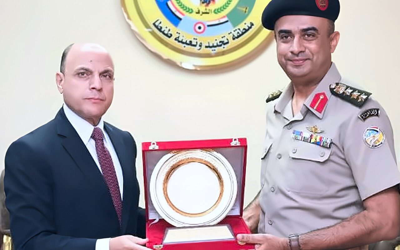 بمناسبة الذكرى الـ53 لنصر أكتوبر.. محافظ الغربية يهنئ قيادات قاعدة طنطا الجوية ومنطقة التجنيد والتعبئة