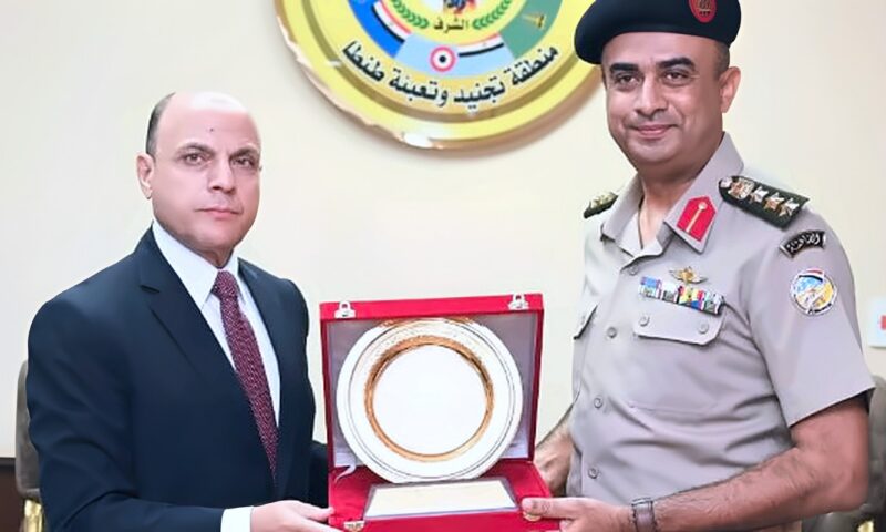 بمناسبة الذكرى الـ53 لنصر أكتوبر.. محافظ الغربية يهنئ قيادات قاعدة طنطا الجوية ومنطقة التجنيد والتعبئة