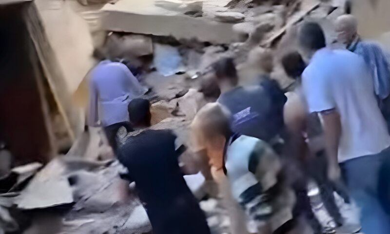 صرف إعانات عاجلة لأسر ضحايا عقار سوق اللبن بالمحلة ومعاينة المنازل المجاورة