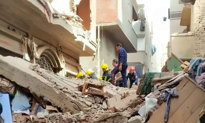 الغربية..لجنة المنشآت الآيلة للسقوط تخلي 9 بيوت مجاورة للمنزل المنهار بالمحلة