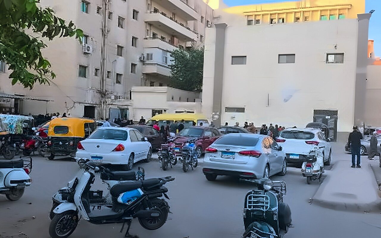 حزن بين أهالي المحلة خلال تشييع جثماني ضحايا حادث المنزل المنهار ..صور