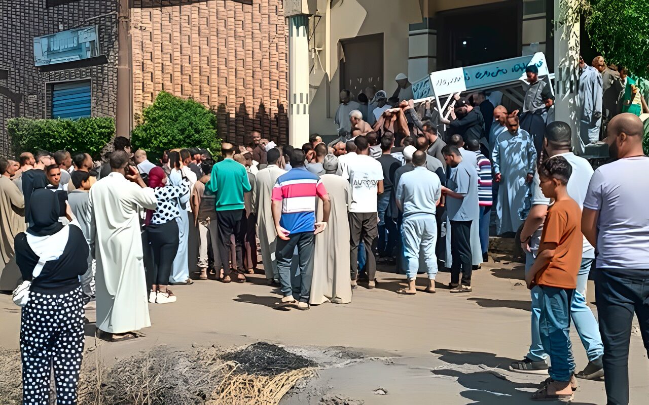 شاهد.. وفد من مشيخة الأزهر يتقدم جنازة شعبية لوداع الطالب أمير الأصيل شهيد العلم