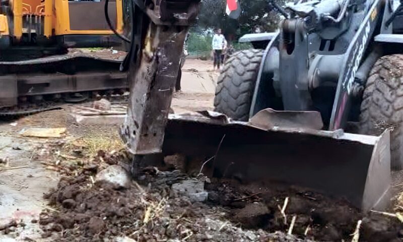 محافظ الغربية يتابع حملة إزالة مكبرة للتعديات على الأراضي الزراعية بالمحلة الكبرى