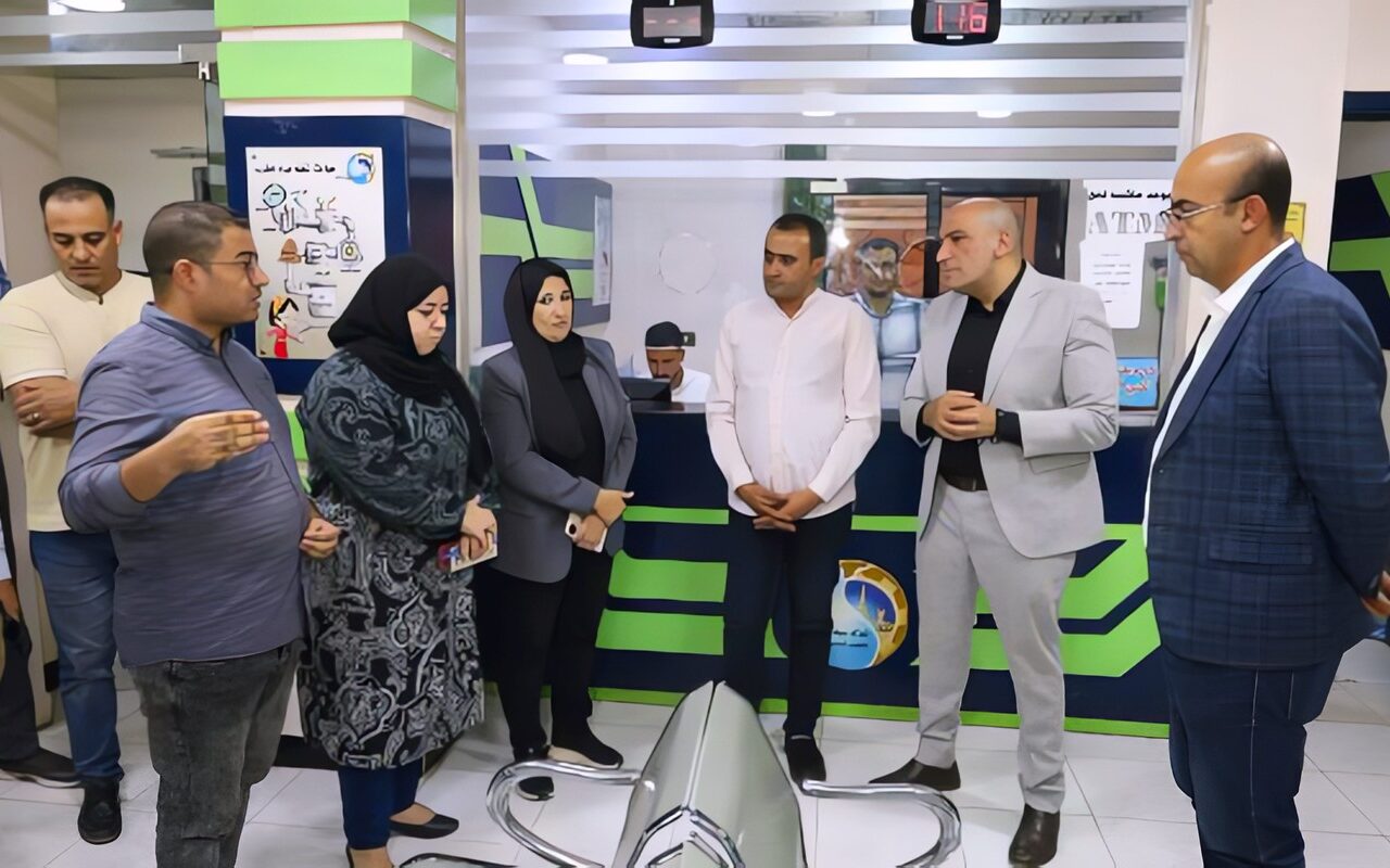 رئيس مياه الغربية يتفقد فرع الشركة ببسيون ويتابع مستوى الخدمات ويُسلّم شهادة الاعتماد لمعمل الفرع