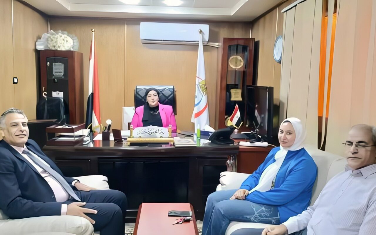 وكيل وزارة الصحة بالغربية تستقبل نقيب الصيادلة لمناقشة توقيع بروتوكول تعاون لتطوير مهارات الكوادر الطبية