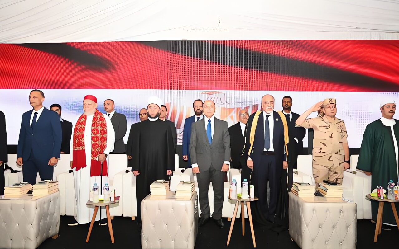 وزير الأوقاف ومحافظ الغربية ونقيب الأشراف وشيخ الطرق الصوفية يشاركون في الاحتفال بمولد سيدي أحمد البدوي بطنطا.. صور