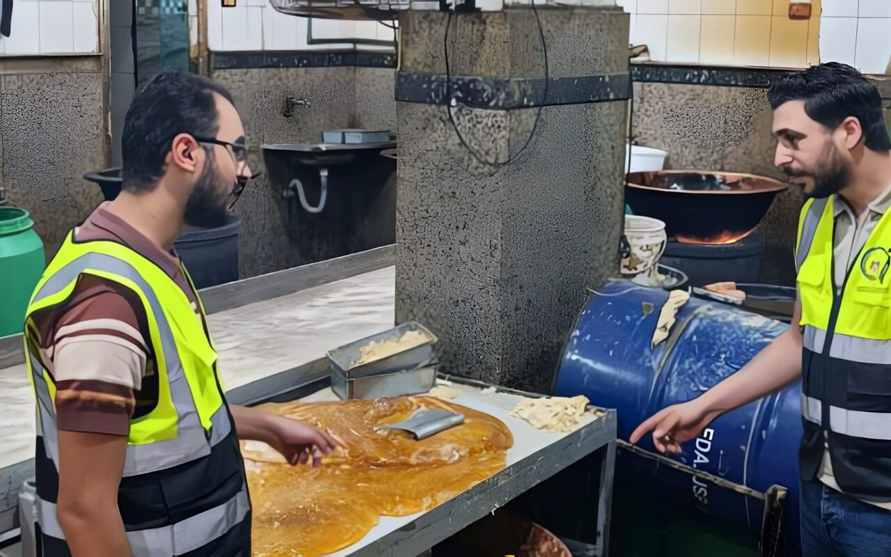 خلال احتفالات مولد السيد البدوي.. ضبط 1.8 طن حلاوة طحينية وطحينة مشتبه في صلاحيتها بطنطا