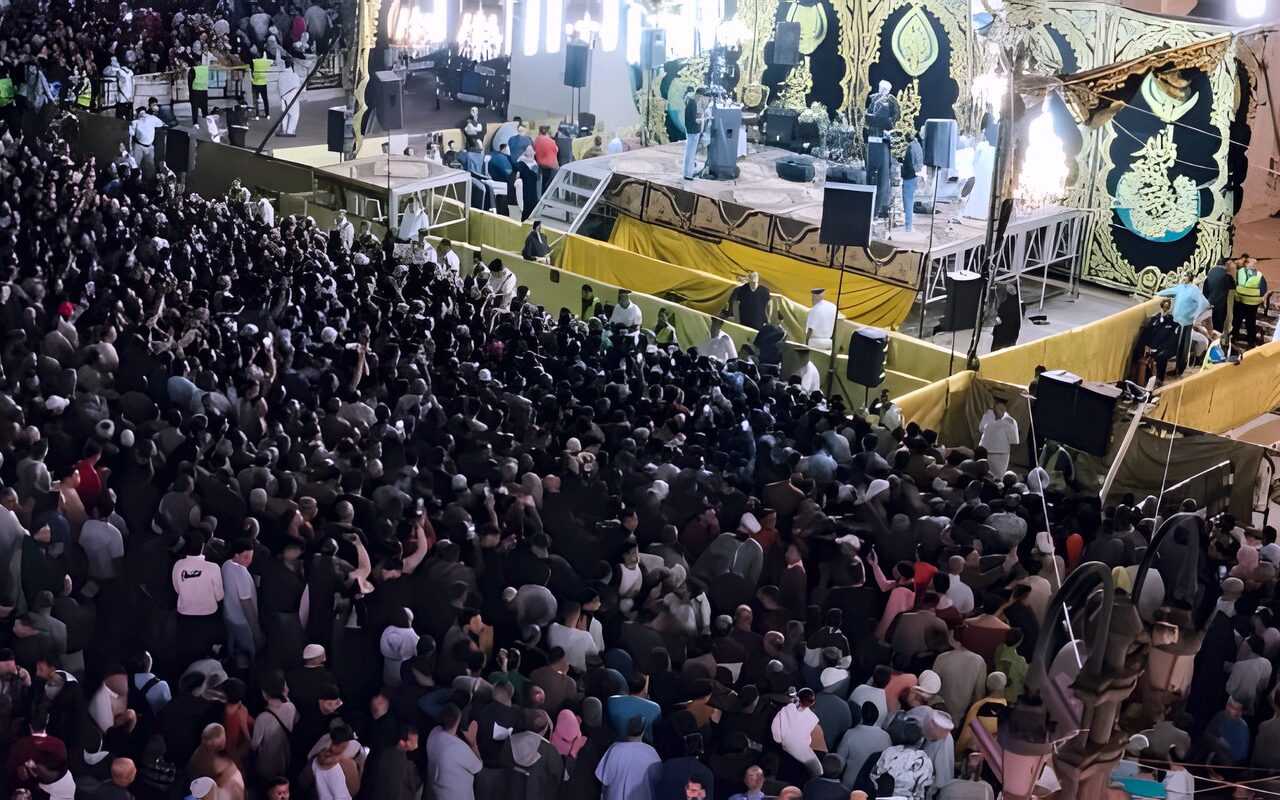 ياسين التهامي يحيي حفل الطرق الصوفية بساحة مسجد أحمد البدوي بطنطا | صور