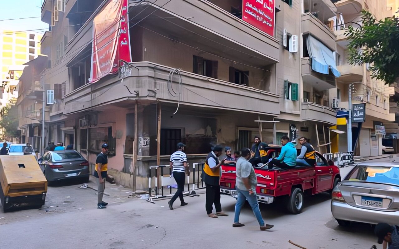 «ساندينه بالخشب».. إخلاء عقار من 5 طوابق في «المحلة» ومحافظ الغربية يأمر بإزالته.. فيديو وصور