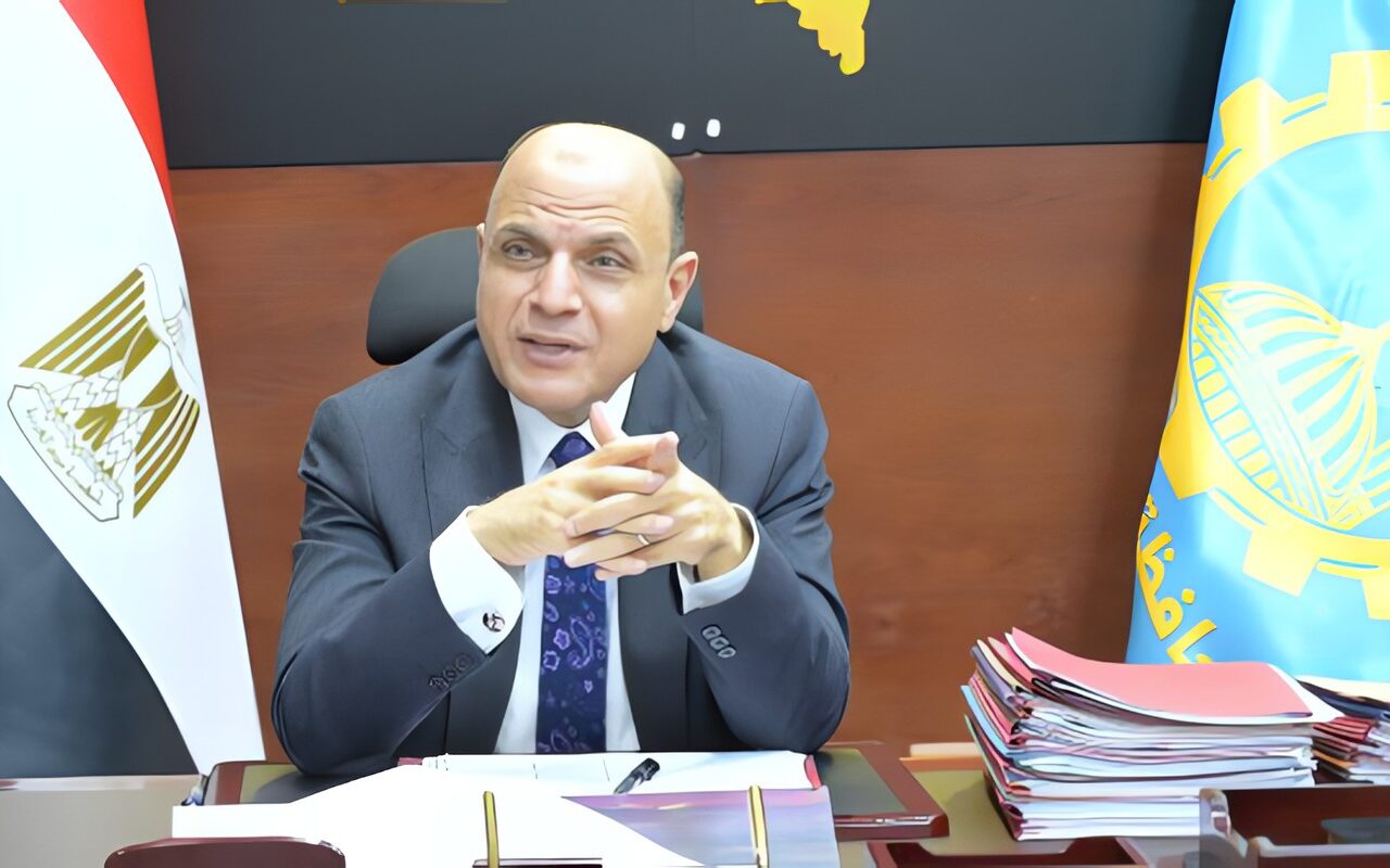 محافظ الغربية يلتقي المواطنين في اللقاء الأسبوعي ويستمع إلى مطالبهم ويوجه بسرعة فحص الشكاوى