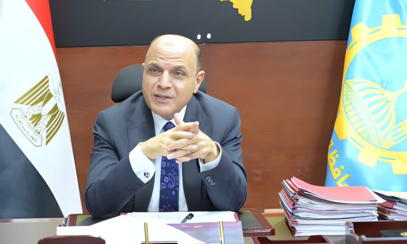 محافظ الغربية يلتقي المواطنين في اللقاء الأسبوعي ويستمع إلى مطالبهم ويوجه بسرعة فحص الشكاوى