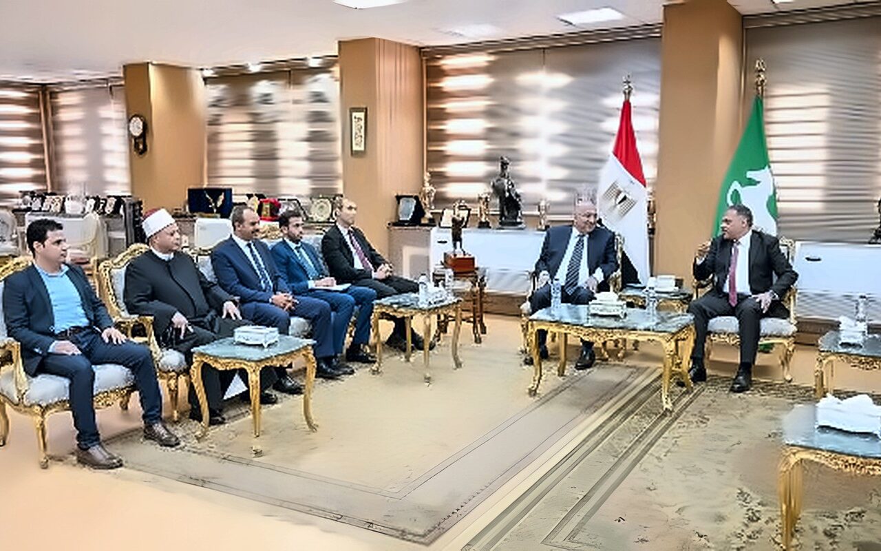 محافظ الشرقية: تنفيذ برامج وفعاليات توعوية بمخاطر الهجرة غير الشرعية