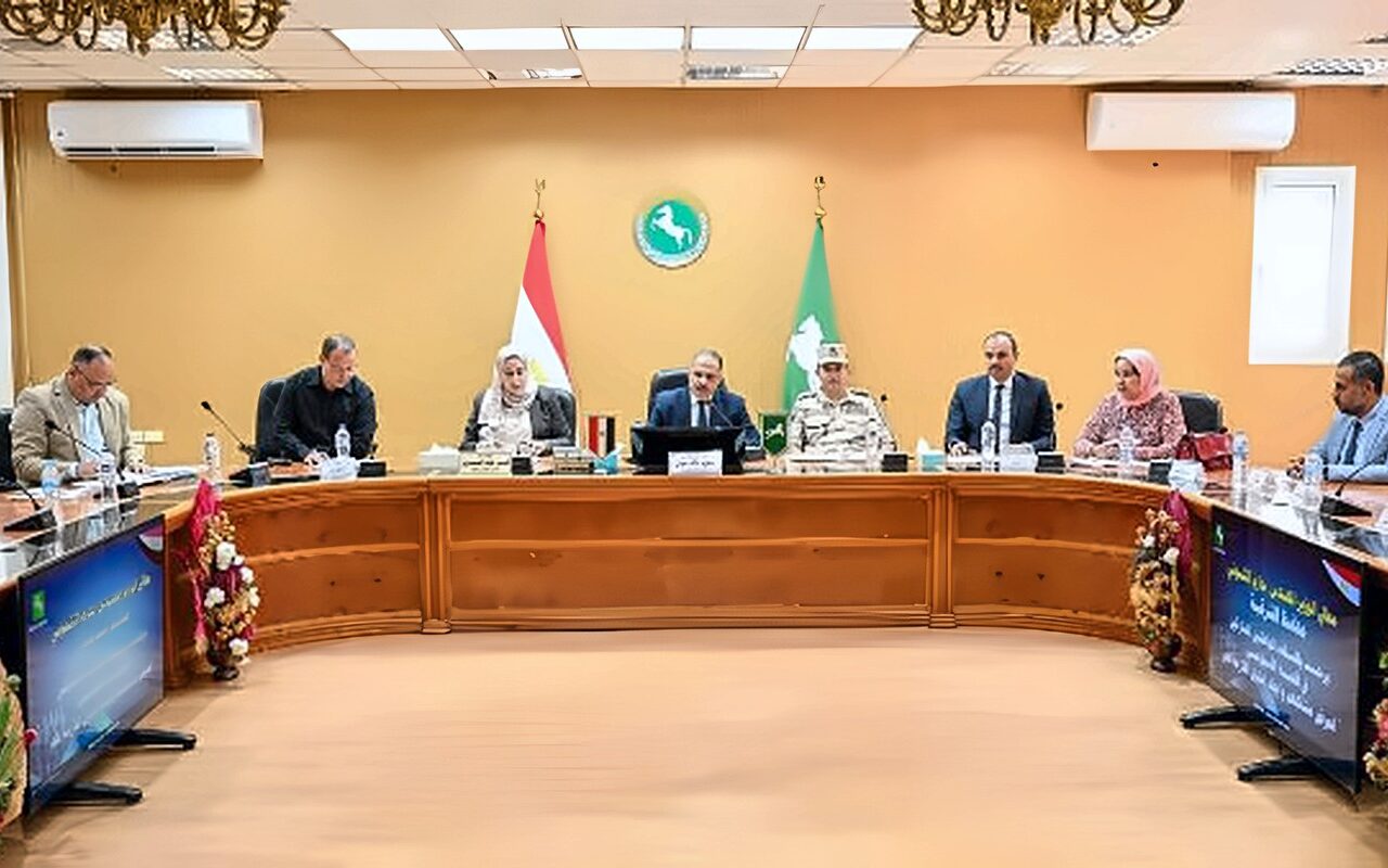 محافظ الشرقية يوجه بتوفير 12 فرصة عمل بالقطاع الخاص وإعانات عاجلة لمواطنين