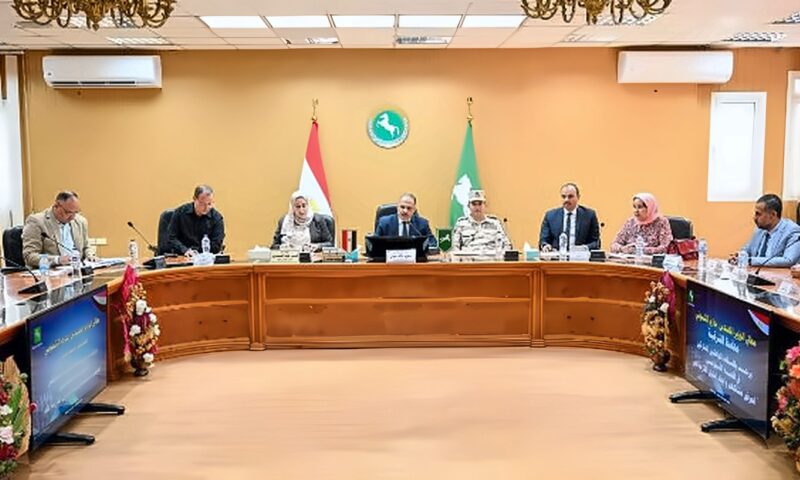 محافظ الشرقية يوجه بتوفير 12 فرصة عمل بالقطاع الخاص وإعانات عاجلة لمواطنين