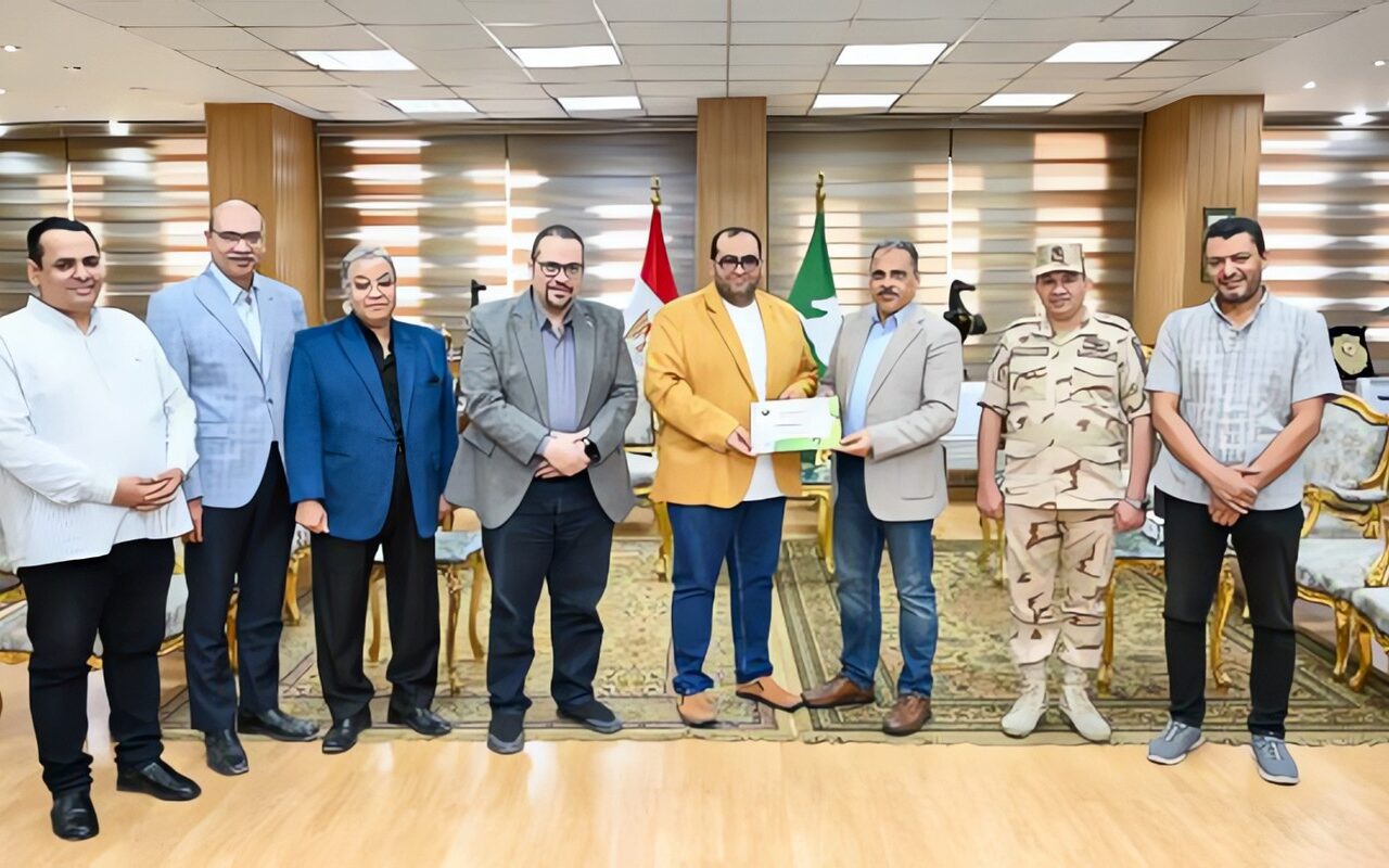 محافظ الشرقية يكرم مديري المستشفيات المتميزة لإجراء 1383 عملية وإجراء جراحيا ومنظارا وقسطرة