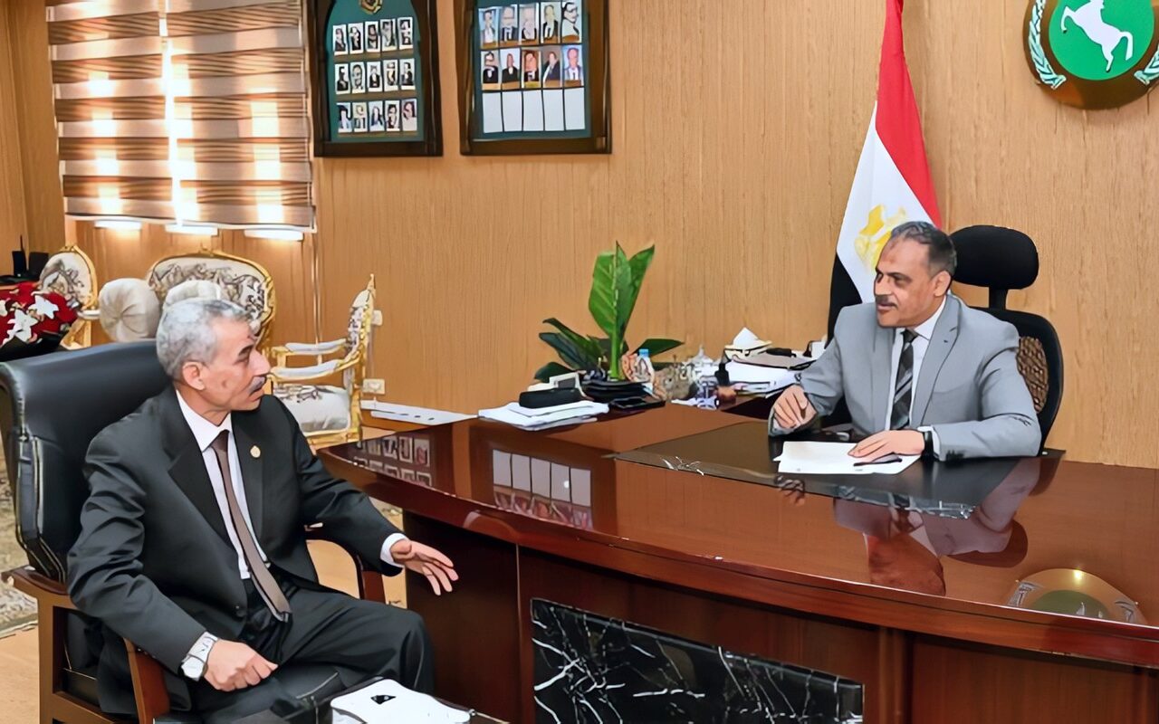 محافظ الشرقية يبحث الاستعدادات لتنفيذ التعداد العام للسكان والإسكان 2028