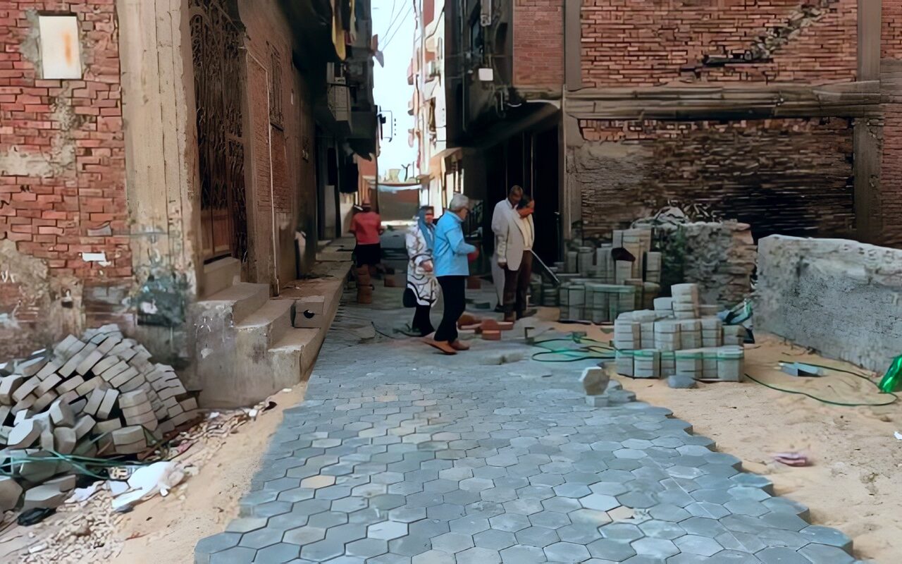 بتكلفة 4 ملايين جنيه.. استكمال رصف الشوارع بالإنترلوك بمنطقة الحسينية بالزقازيق