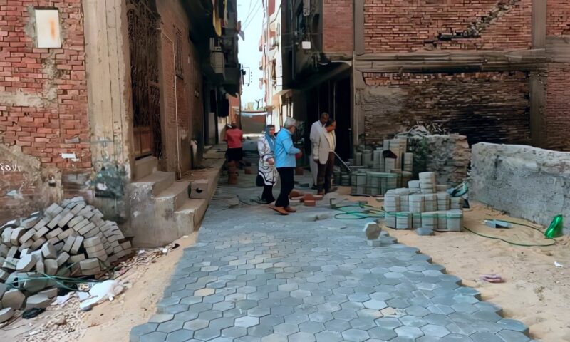 بتكلفة 4 ملايين جنيه.. استكمال رصف الشوارع بالإنترلوك بمنطقة الحسينية بالزقازيق