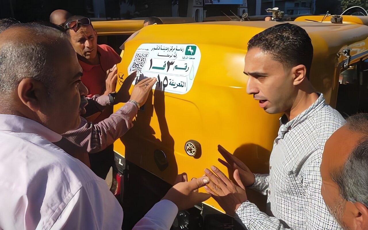 تسجيل 200 توك توك إلكترونيا في فاقوس ضمن منظومة الحوكمة بالشرقية
