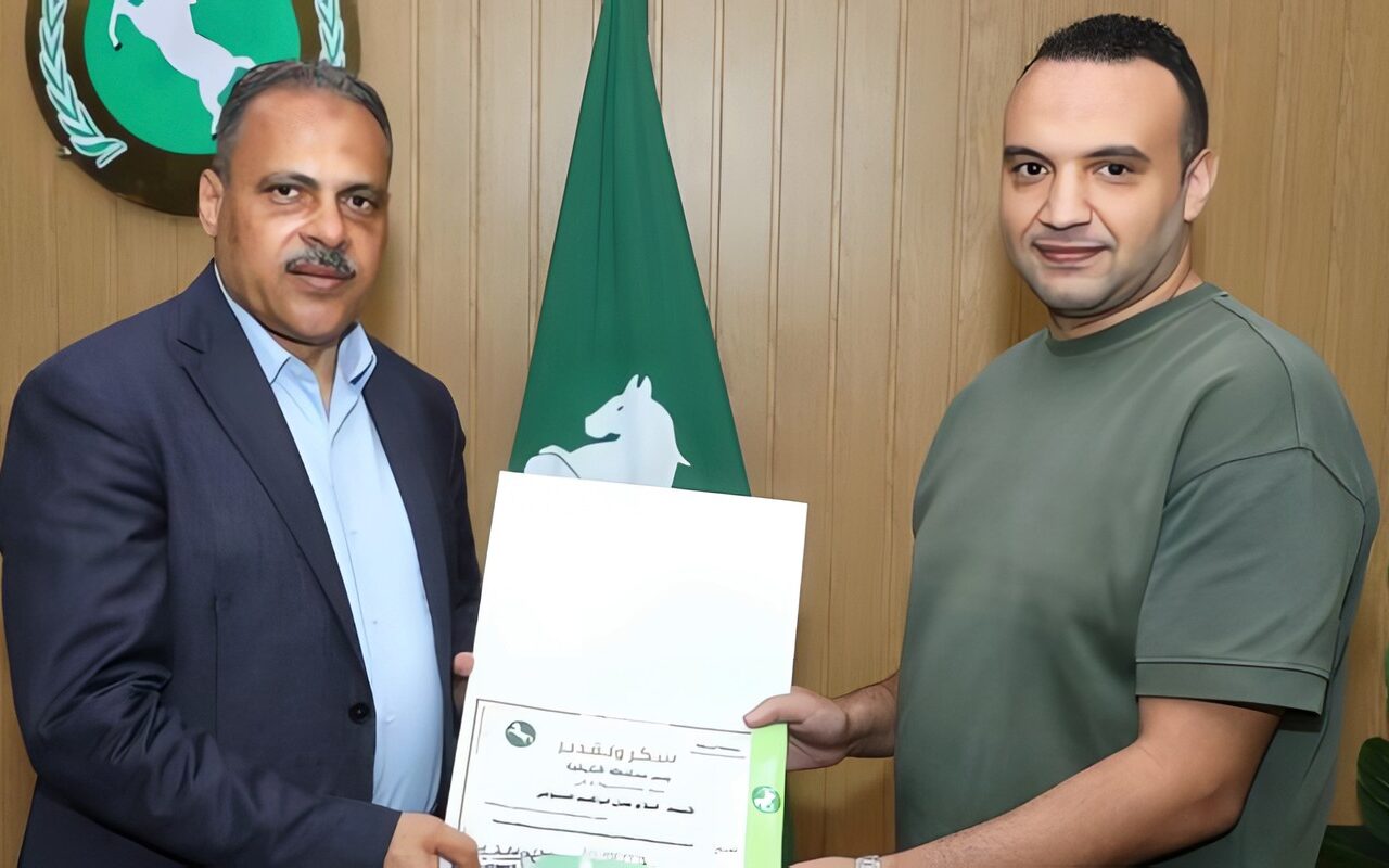 محافظ الشرقية يكرم مطوري التطبيق الرسمي للمحافظة لتعزيز التحول الرقمي