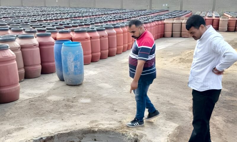 ضبط وإعدام أكثر من 24 طن مخللات خلال حملة أغذية على مصانع ببلبيس