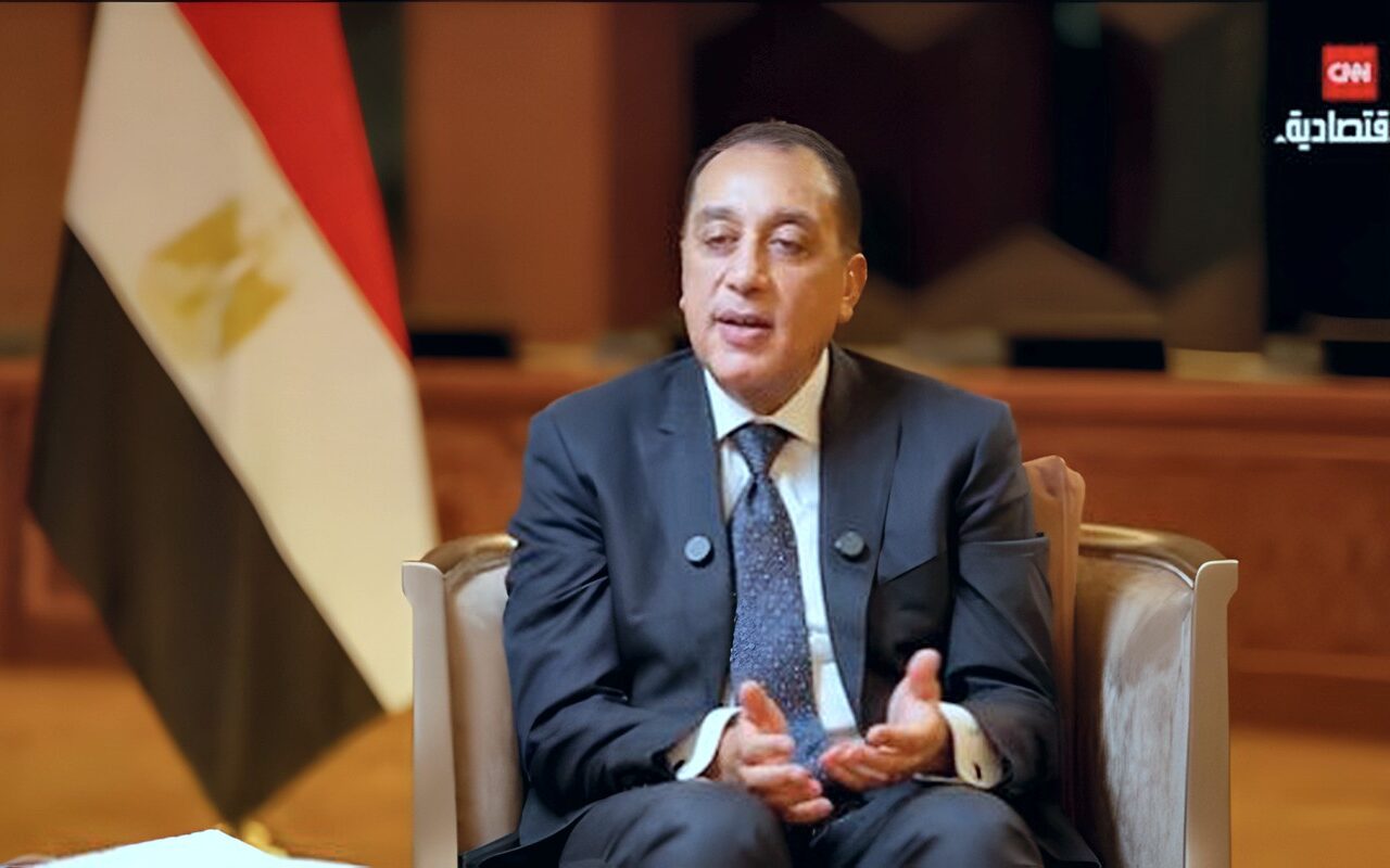 سفراؤنا في أنحاء العالم.. مدبولي يدعو المصريين بالخارج إلى زيادة الاستثمار في البلاد