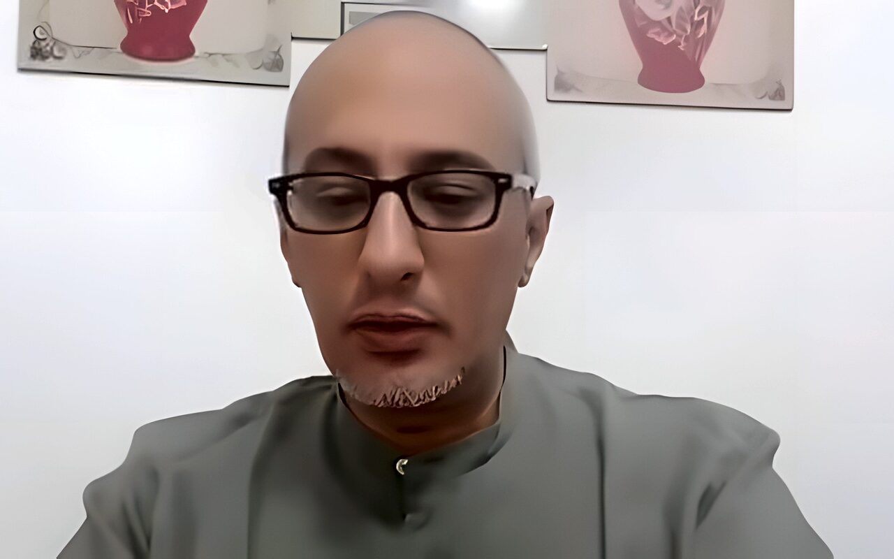 ضحية إرهاب الحوثي.. عضو مجلس الشورى اليمني لطفي نعمان يقدم التعازي في وفاة المضيفة المصرية عزة رمزي
