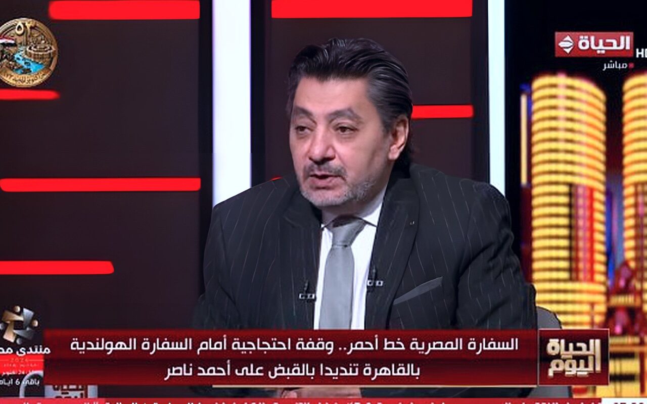 باحث يتساءل عن تزامن التحركات أمام السفارات المصرية مع تصريحات إسرائيلية بشأن سيناء