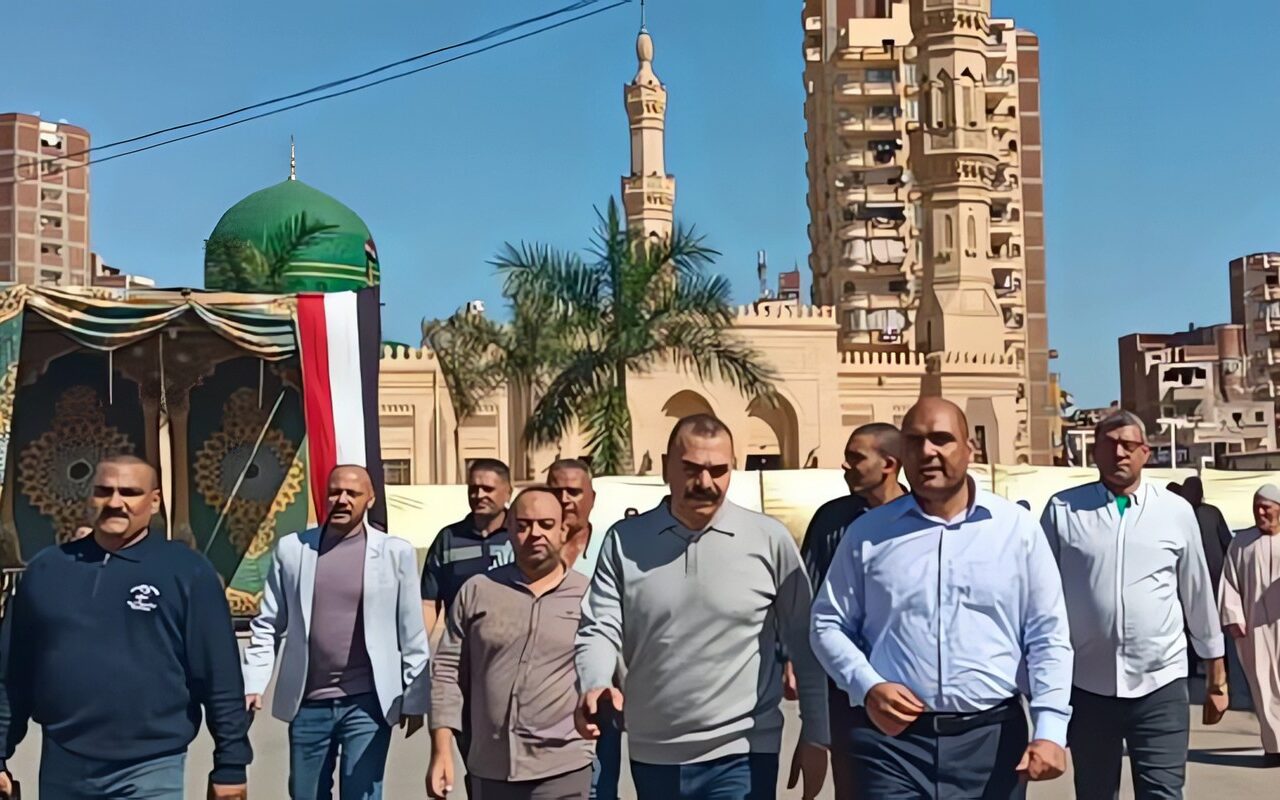 سكرتير مساعد كفر الشيخ يتفقد الاستعدادات النهائية لمولد الدسوقي.. صور