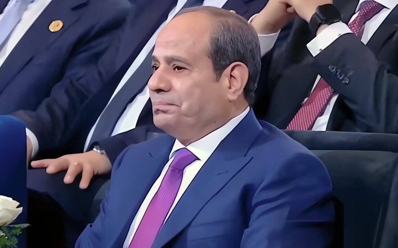 أول مرة أنام على سرير.. طفل ُيبكي الرئيس السيسي ورئيس الوزراء في ختام منتدي مصر2026