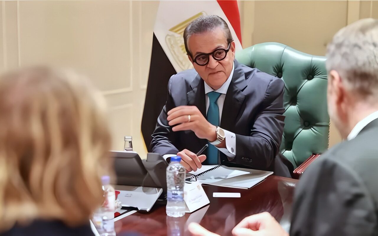 وزير الصحة يبحث مع ممثلي “سانوفي” تعزيز التعاون والتوسع في الفرص الاستثمارية بقطاع الدواء