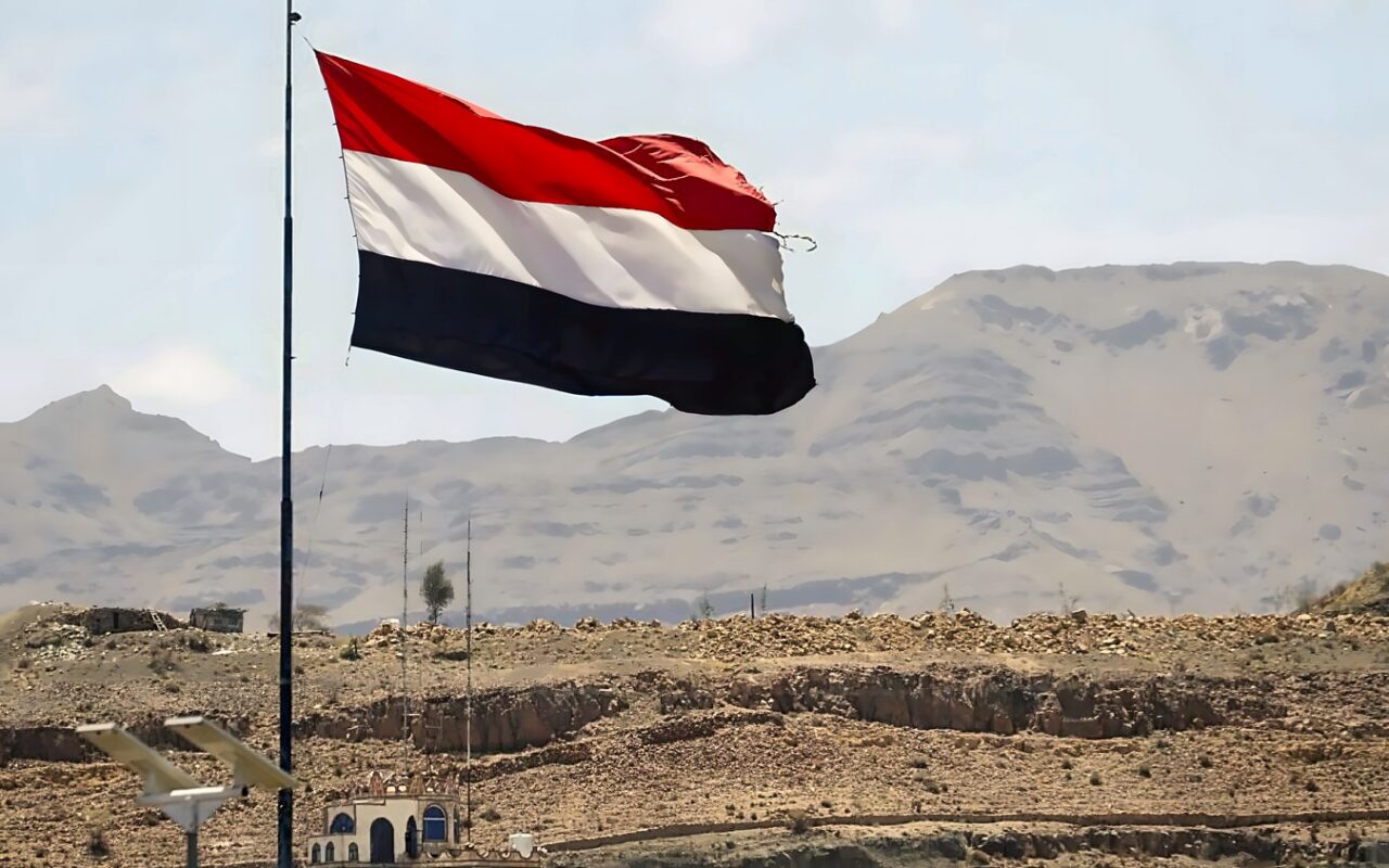 تصعيد جديد في اليمن.. عملية عسكرية واسعة واستهداف منشأة لأرامكو