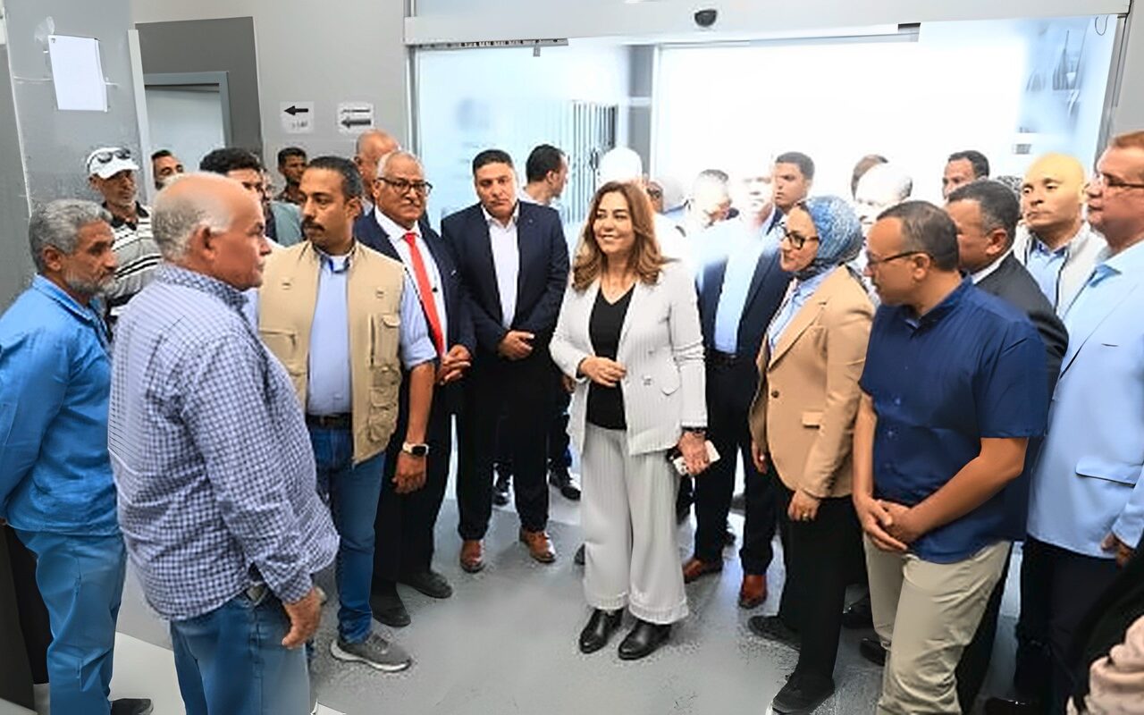 وزيرة التنمية المحلية تتفقد وحدة طب الأسرة  بقرية النهضة في الوادي الجديد